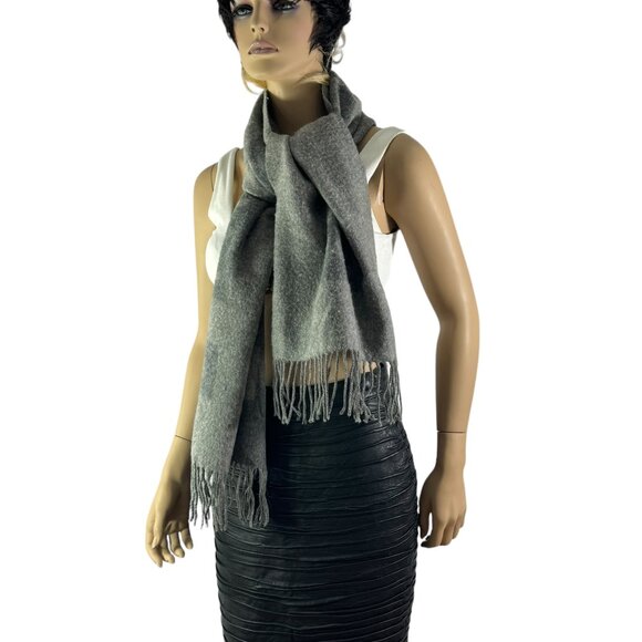 LOUIS VUITTON Gray Cashmere Logo Unisex Scarf Made in Scotland - Picture 10 of 10